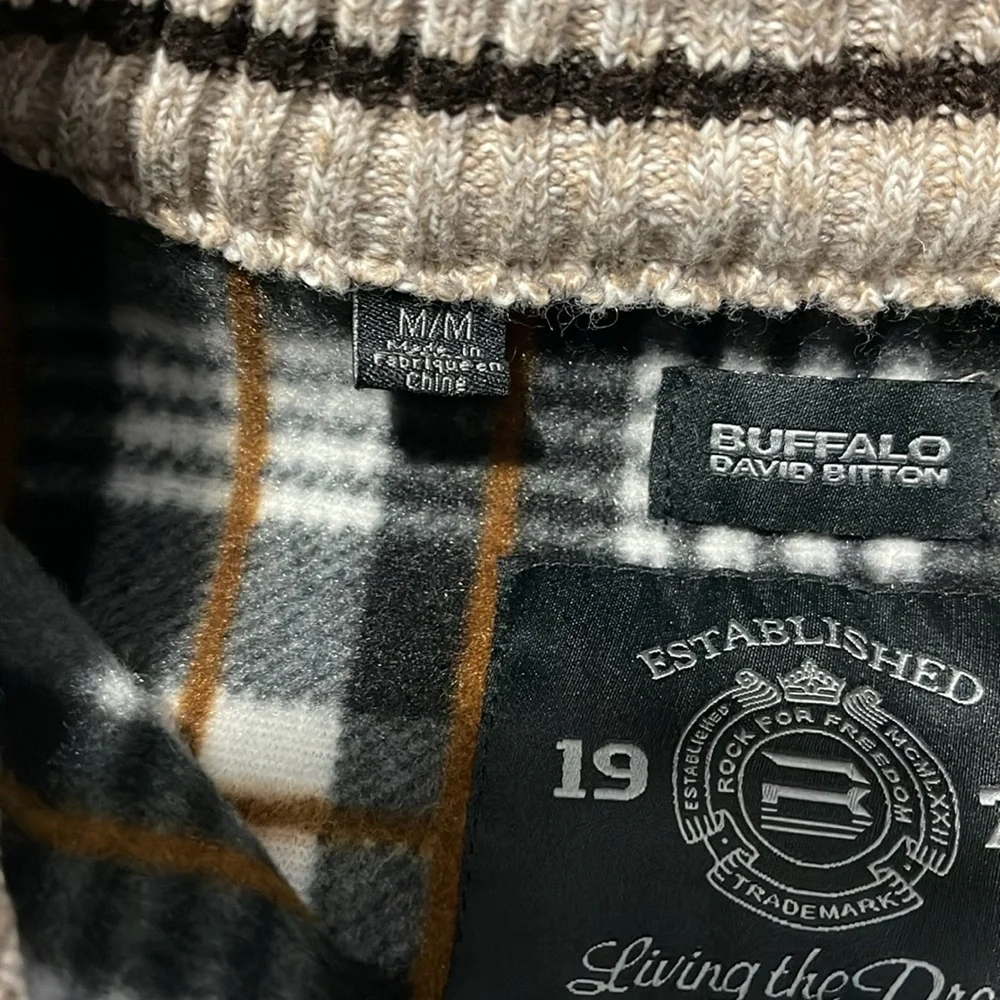 NWOT men’s sweater - Picture 3 of 7